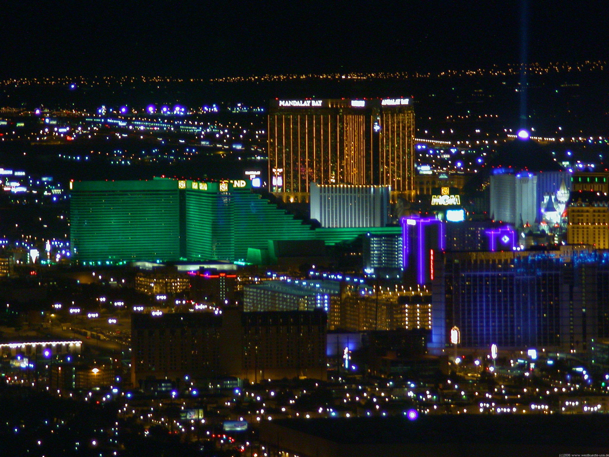 how to travel from mandalay bay to stratosphere